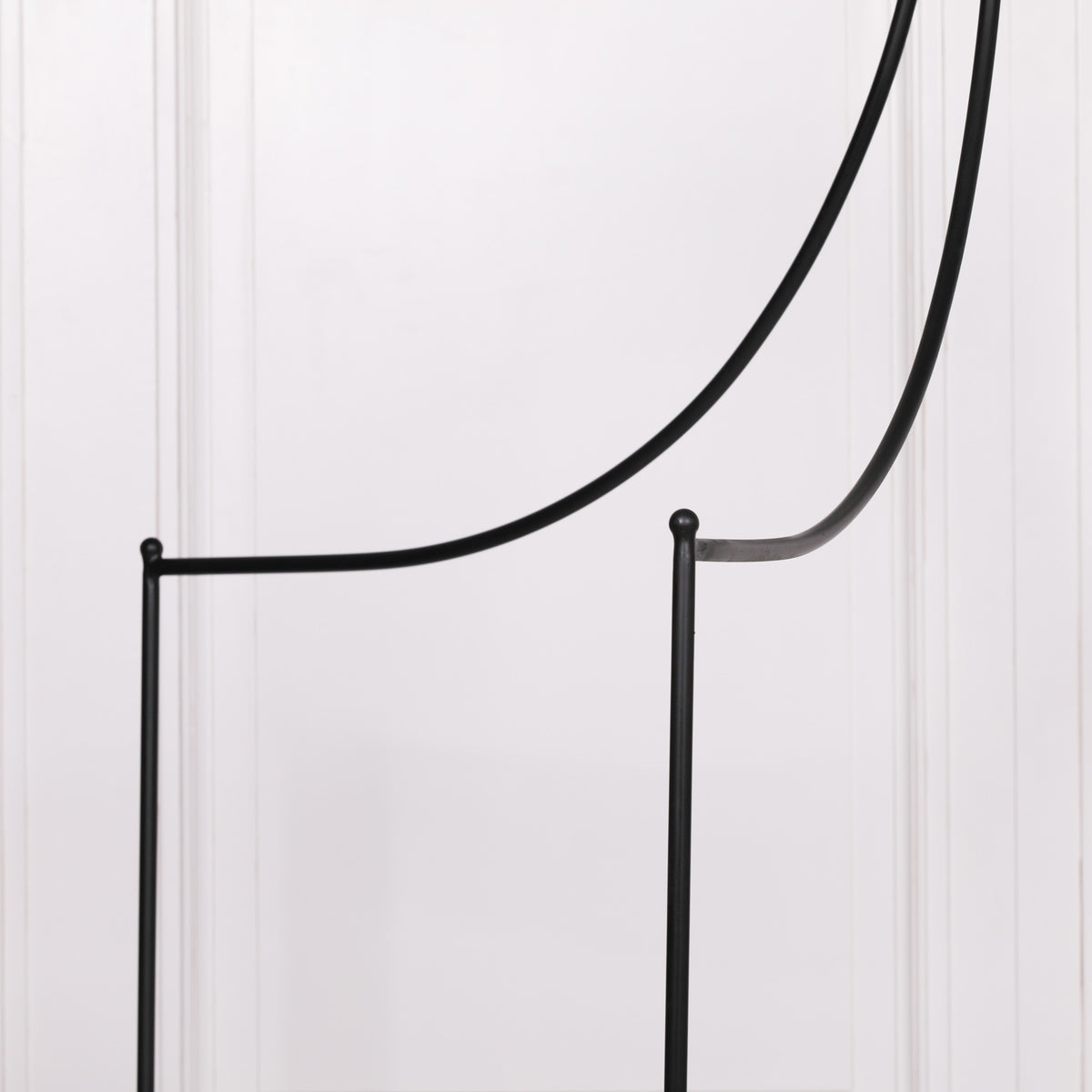 Aldwick Iron Four-Poster King Bed – Black