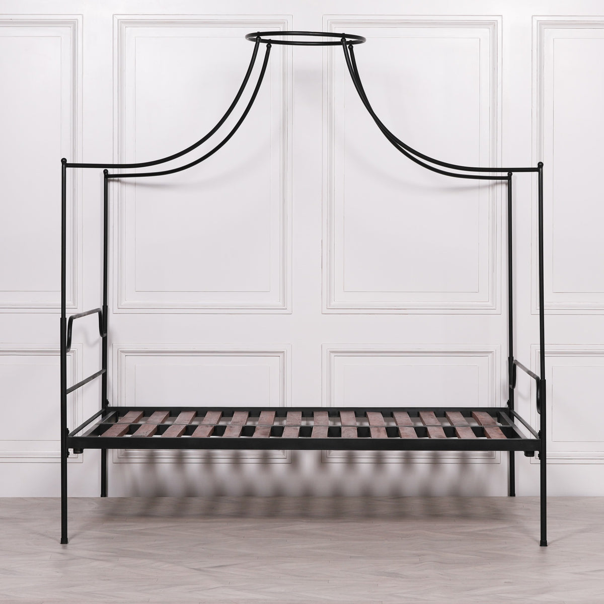 Aldwick Iron Four-Poster King Bed – Black