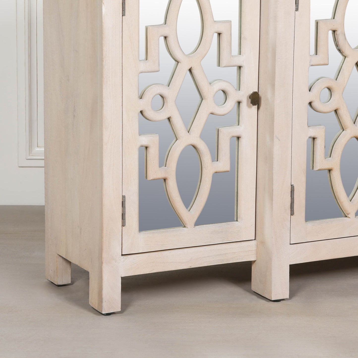 Belgrave Mirrored Breakfront Sideboard – Rustic Mango Wood