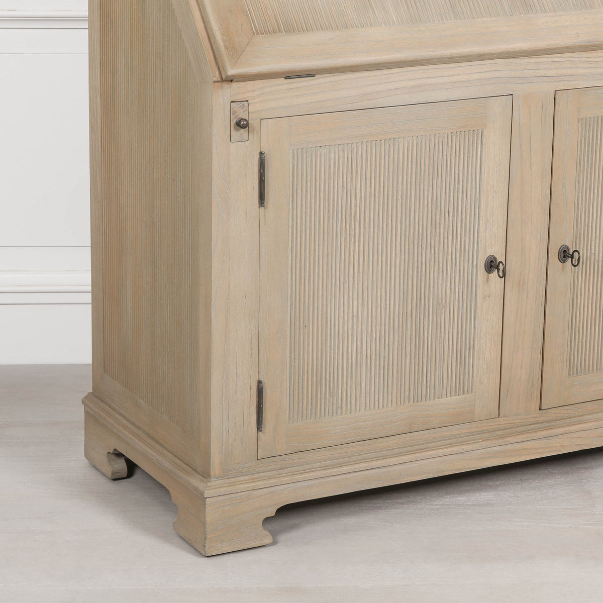 Westbrook Rustic Bureau Desk – White Cedar
