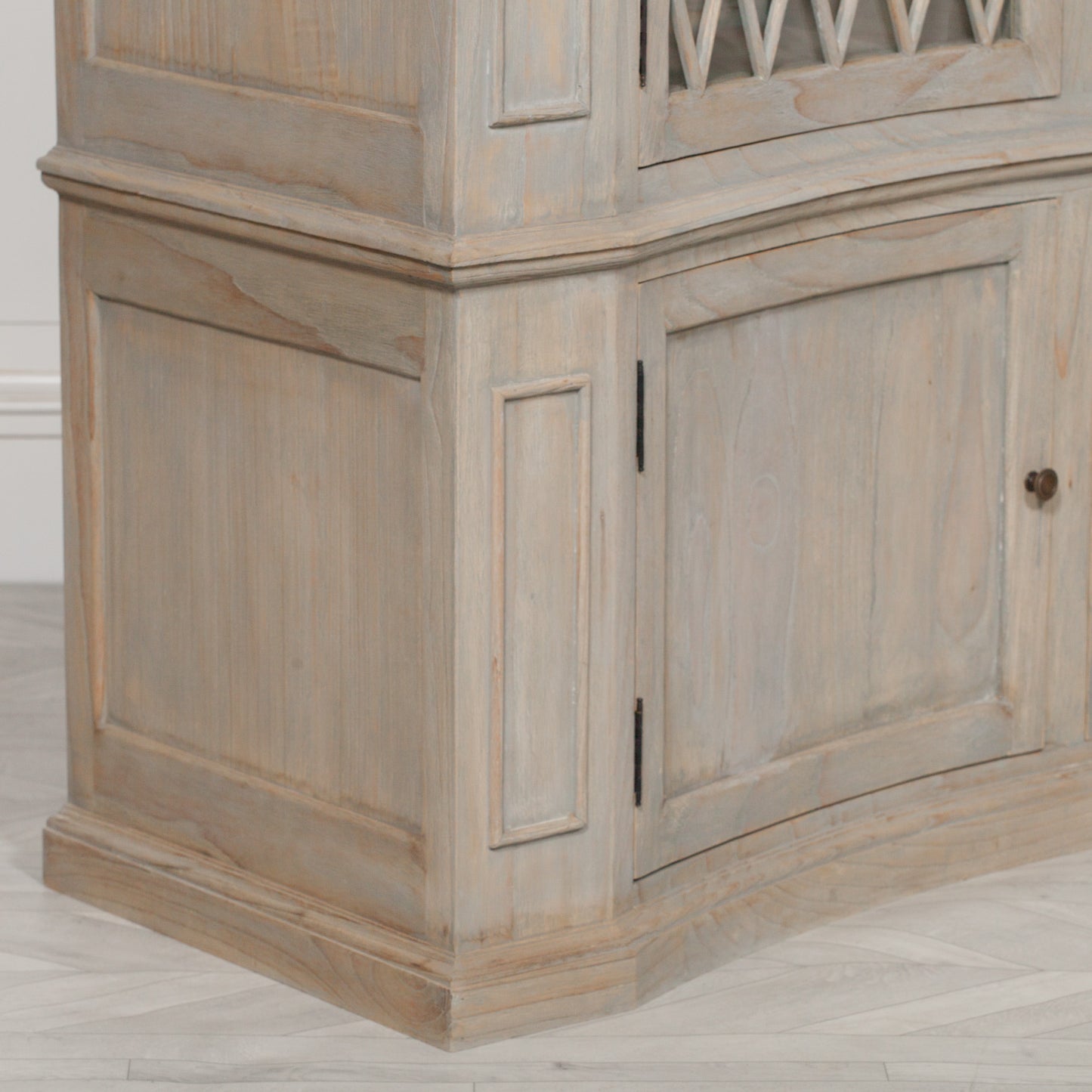 Beaumont Concave Display Cabinet – White Cedar