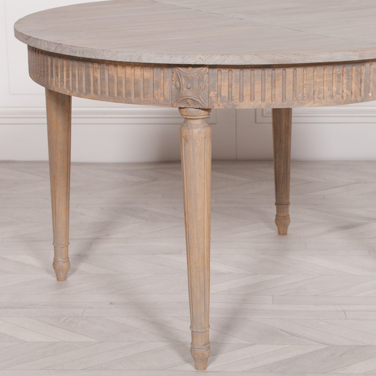 Westbrook Extendable Round Dining Table 117–206cm – White Cedar
