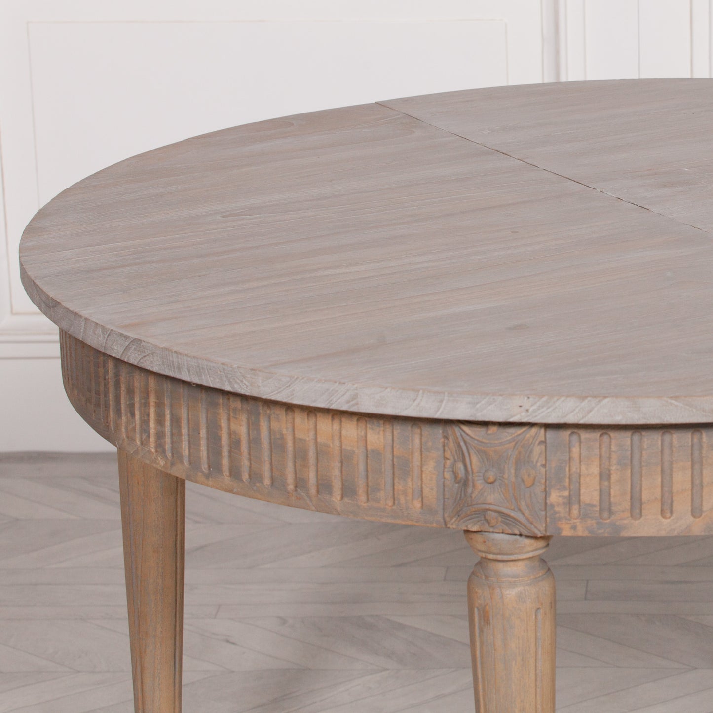 Westbrook Extendable Round Dining Table 117–206cm – White Cedar
